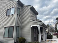 Building Photo - 904 Gregorys Way