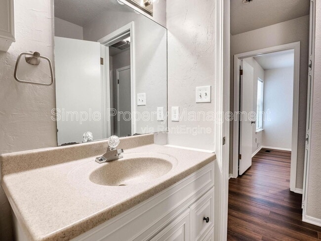 Building Photo - 1710 Hillcrest Dr