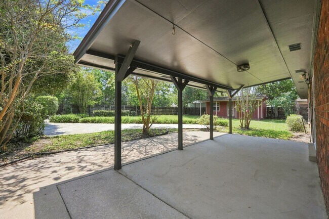 Building Photo - 1510 Royal Palm Dr