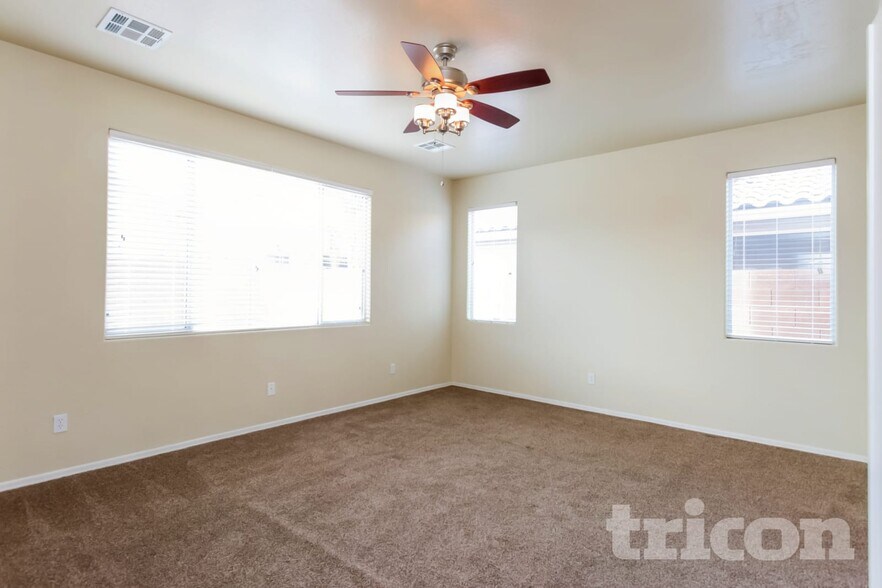 Building Photo - 44369 W Oster Dr