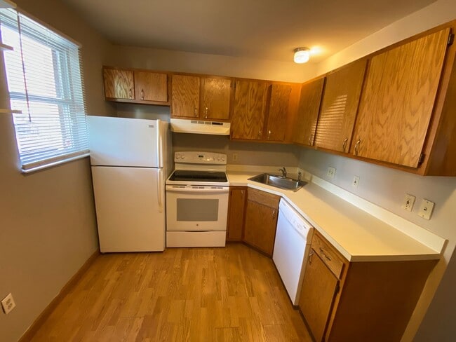 Building Photo - Sold to GW2 11/01/25 W Norwich Ave 32-34 TNR