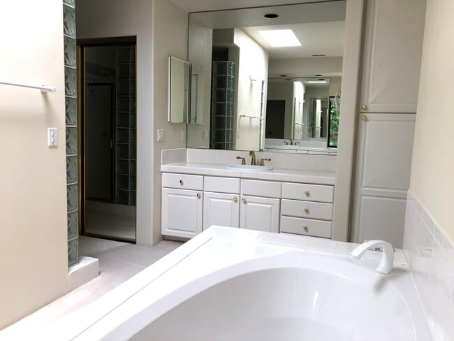 Primary bathroom with dual vanities and storage! - 72836 Mesa View Dr