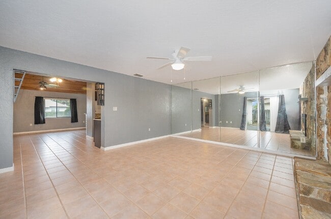 Building Photo - SUNTREE