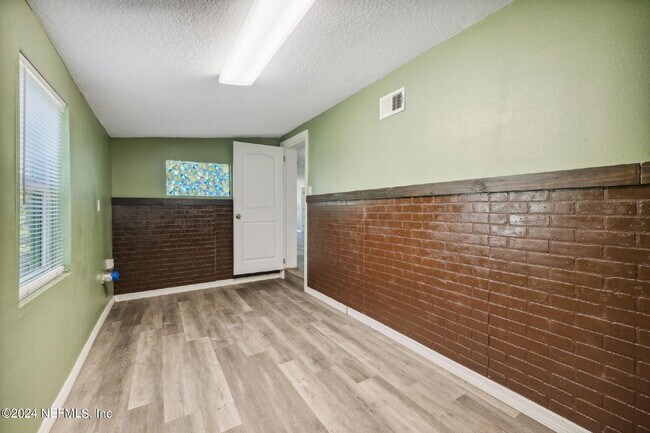 Building Photo - 3Bd Rental Available, Minutes from San Marco!