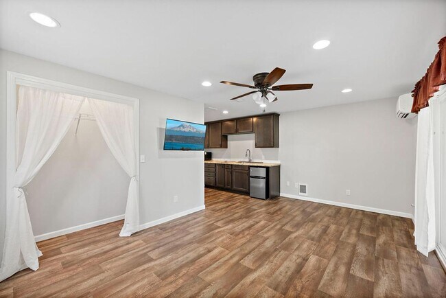 Building Photo - Beautiful Steilacoom Home with Private ADU, Covered Patio, Bonus Gym & A/C!