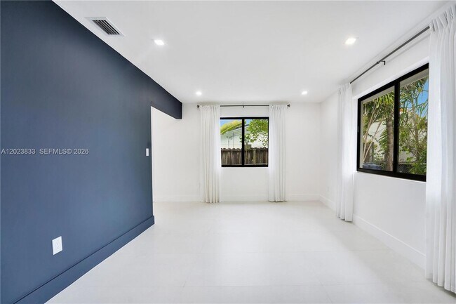 Building Photo - 6566 SW 35th St