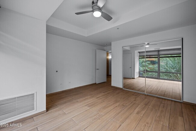 Building Photo - 7137 E Rancho Vista Dr