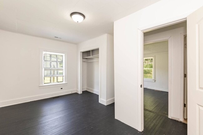 Building Photo - Beautifully Remodeled Three Bedroom Home!