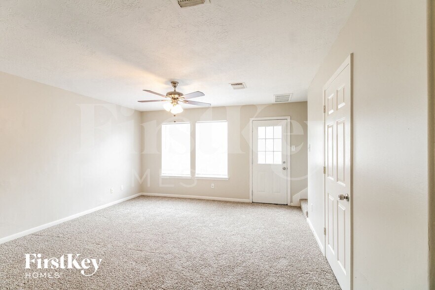 Building Photo - 6402 Mountain Pines Ln