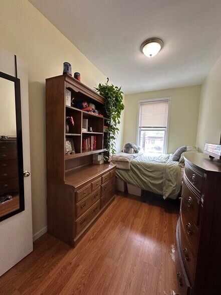 Bedroom 2 - 160 Hopkins Ave