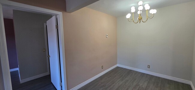 Building Photo - 1 Bedroom Bonita Condo Furnished/Unfurnished With Upgrades