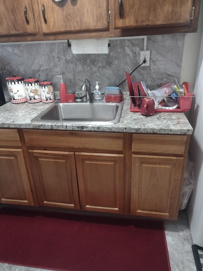 Building Photo - Spacious 2 bedroom -don't wait this will not last