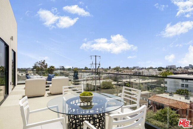 Building Photo - 1822 Overland Ave