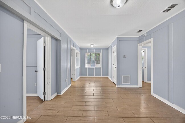 Building Photo - 2960 W 10th St