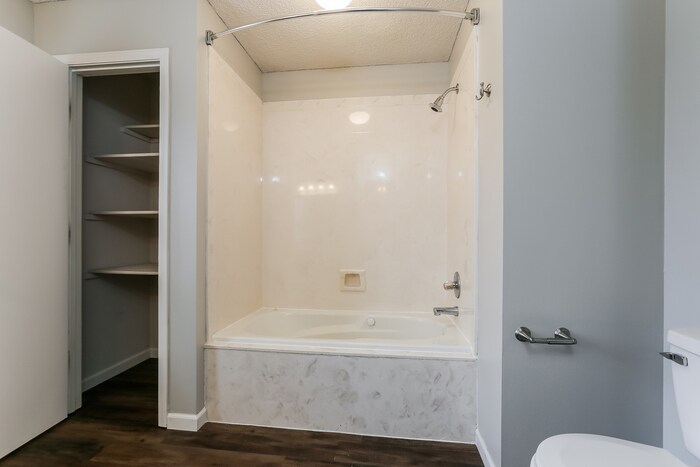 Building Photo - 1612 Waldron Cove