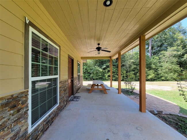 Building Photo - 17132 Bending Oaks