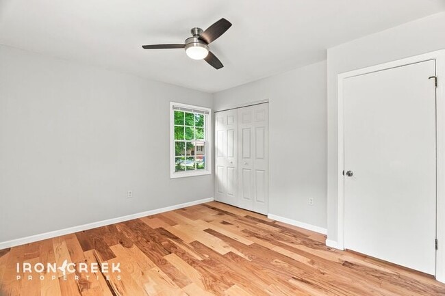 Building Photo - 16 King Arthur Pl
