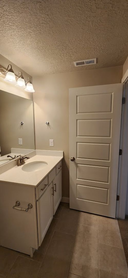 Building Photo - $2,000 OFF 4-bed, 3.5-bath Townhome Available Now!