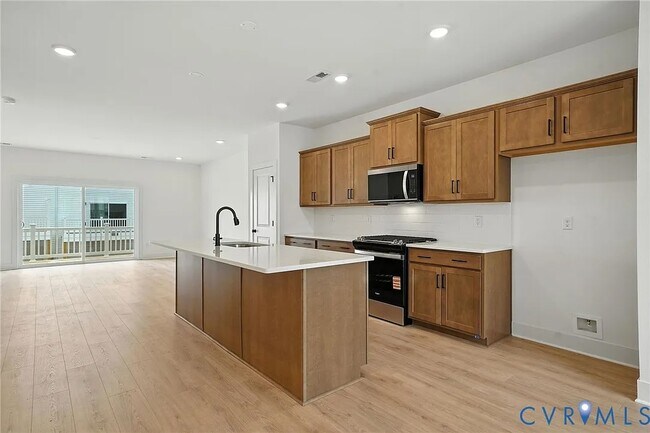 Building Photo - 15315 Sunray Aly