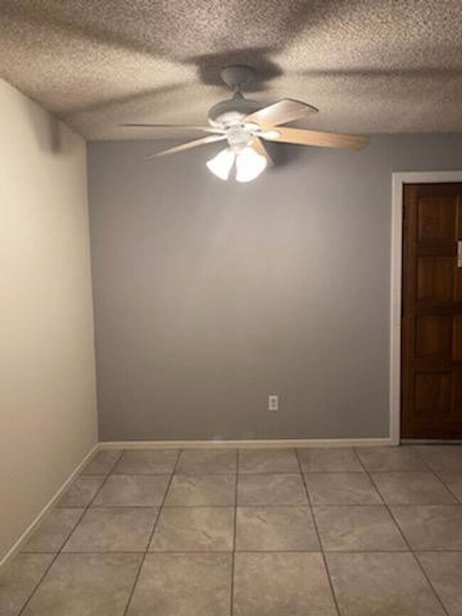 Building Photo - Carlsbad Condo, Close to Good Schools w/ L...