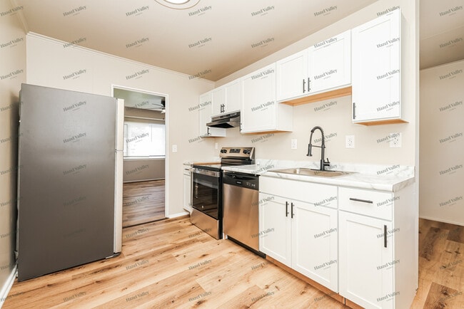 Building Photo - 2981 Kerwood Dr