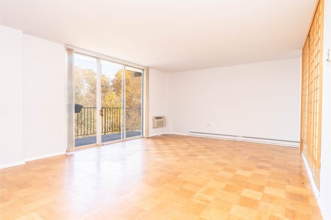 Building Photo - 1 Bed 1 Bath Condo in Barcroft Hills