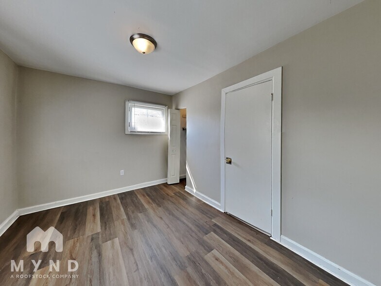 Building Photo - 1709 E Tabor St