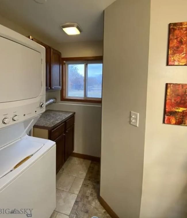 Building Photo - Spacious 4 Bedroom Belgrade Home