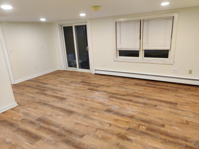 Building Photo - 37 Whitehall Rd