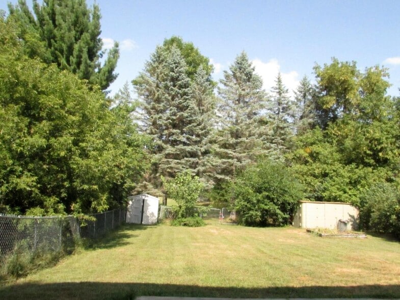Fenced Backyard - 715 Witter St