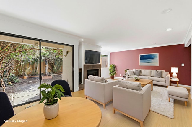 Building Photo - 2 Bedroom Townhome with Private Yard and 2 Car Garage in Santa Clara