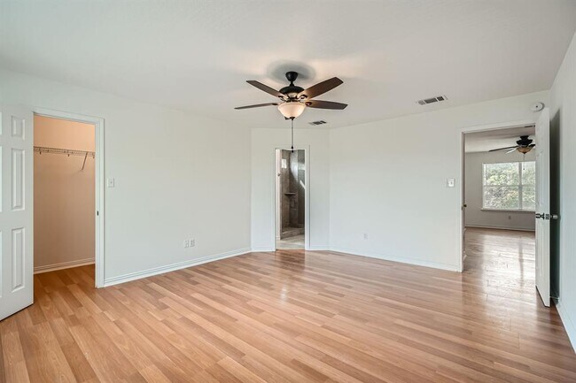 Building Photo - 1293 Amberwood Loop