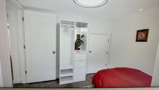 Building Photo - Stunning 3 bed/2bath remodeled home, with ...