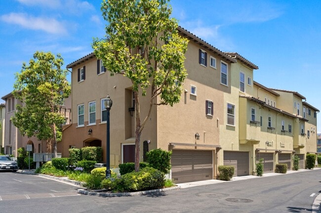 Building Photo - Upgraded Mission Valley 2 Bed 2.5 Bath at the Terraces of Escala! Small Pet OK!