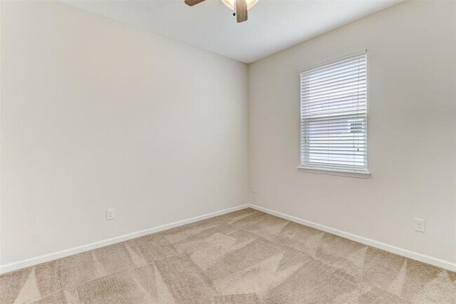 Building Photo - Spacious 4-Bedroom Home Near Amelia Island...