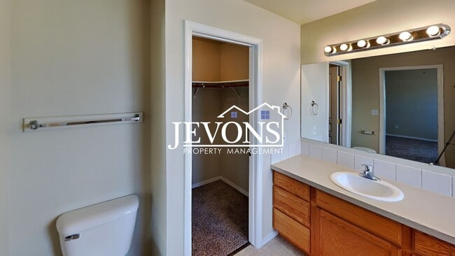 Building Photo - Enjoy this beautiful West Valley home with...