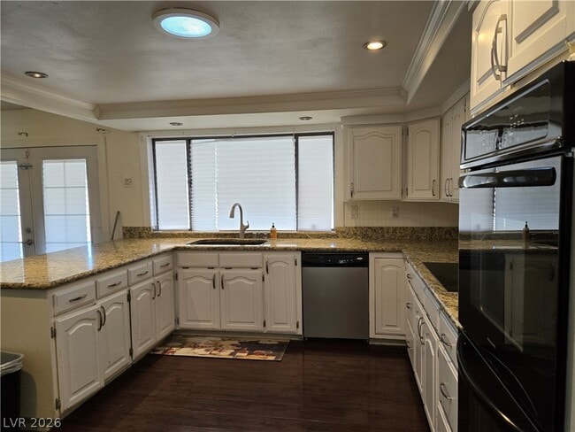 Building Photo - 5945 N El Capitan Way