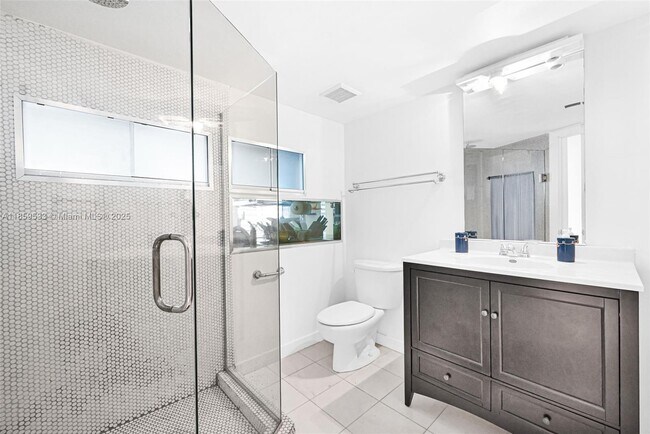 Building Photo - 2401 Collins Ave