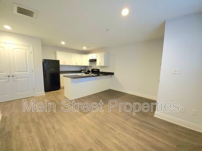 Building Photo - 313 N Navy Blvd