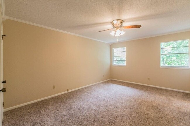 Building Photo - 3 BEDROOM, NORTH BELTON