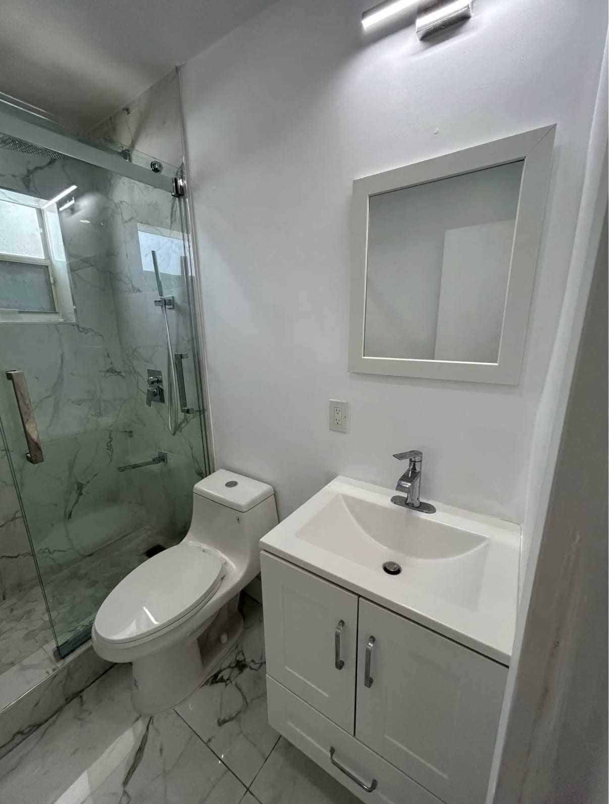 Building Photo - 4350 SW 62nd Ave