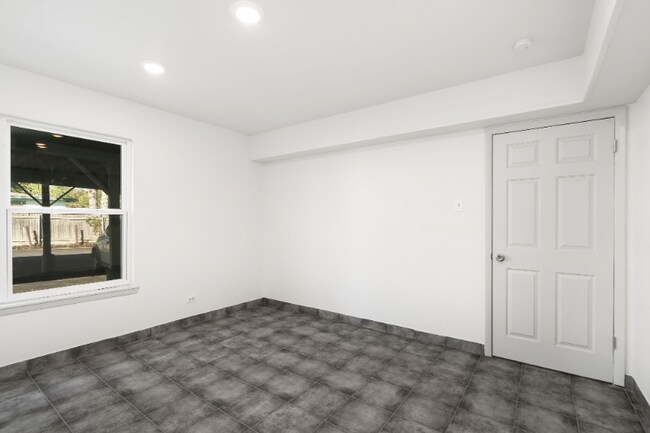 Building Photo - 2515 Clara Ln
