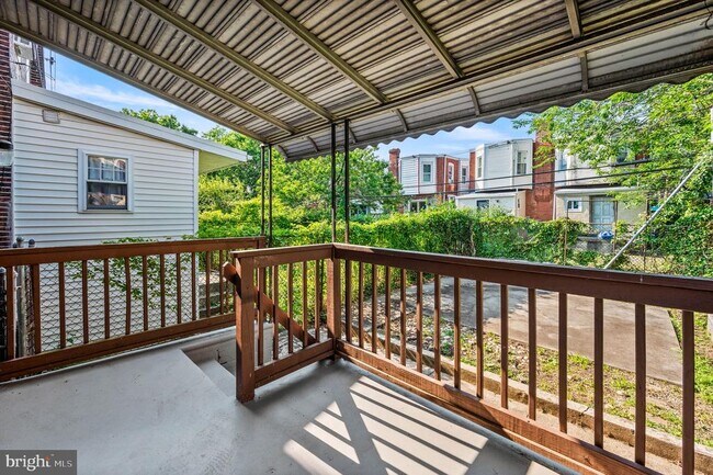 Building Photo - 5011 Larchwood Ave