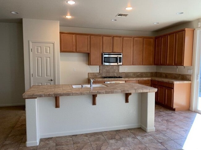 Building Photo - Spacious Four Bedroom, Three Bath Home in ...