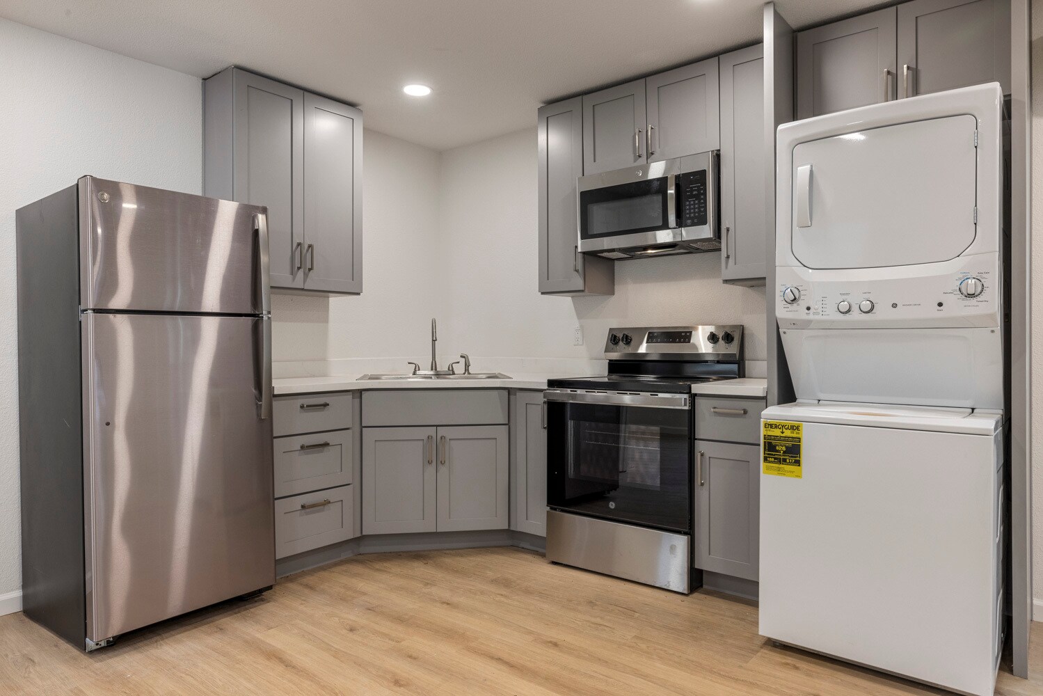 Building Photo - 214 Kimble St