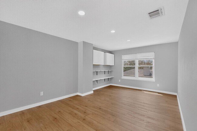 Building Photo - 1410 Thistle Cir