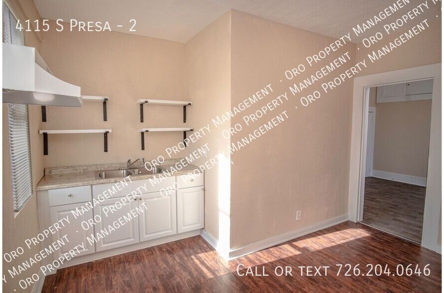 Building Photo - 4115 S Presa-2
