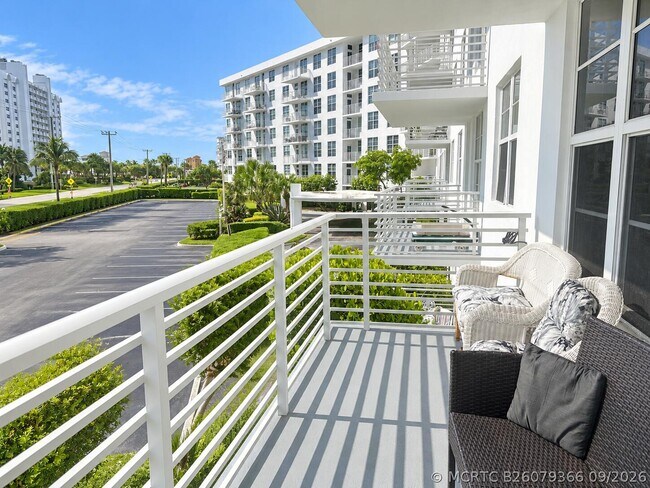Building Photo - 2851 S Ocean Blvd