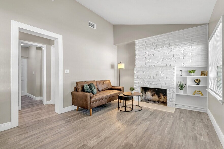 Primary Photo - 915 Buena Vista Dr