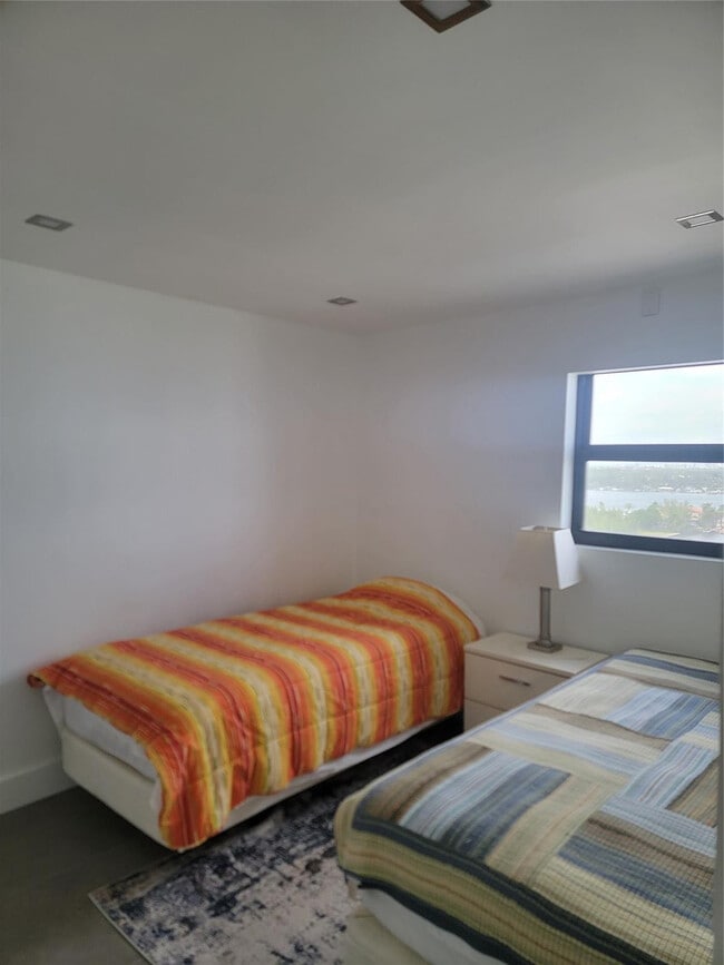 Building Photo - 1500 S Ocean Dr